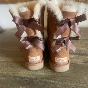 UGG Bailey Bow II Size 6
